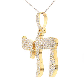 Chai charm In yellow gold